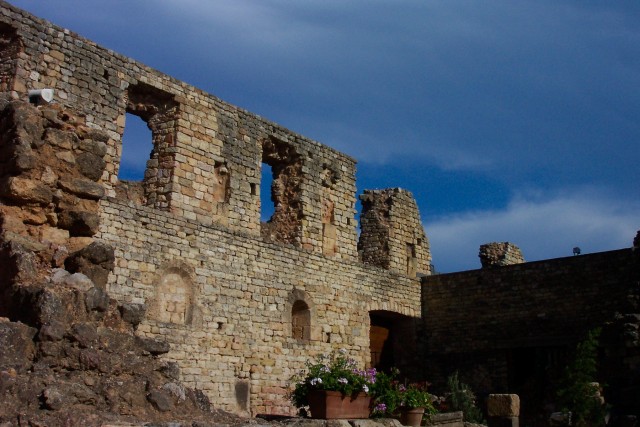 Abbaye_de_Fontcaude_-04.jpg  (78.8 Kb)