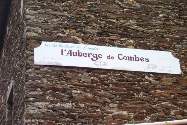 Auberge_sign.jpg  (104.5 Kb)