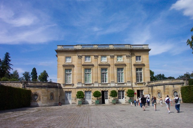Petit_Trianon_01.jpg  (70.7 Kb)