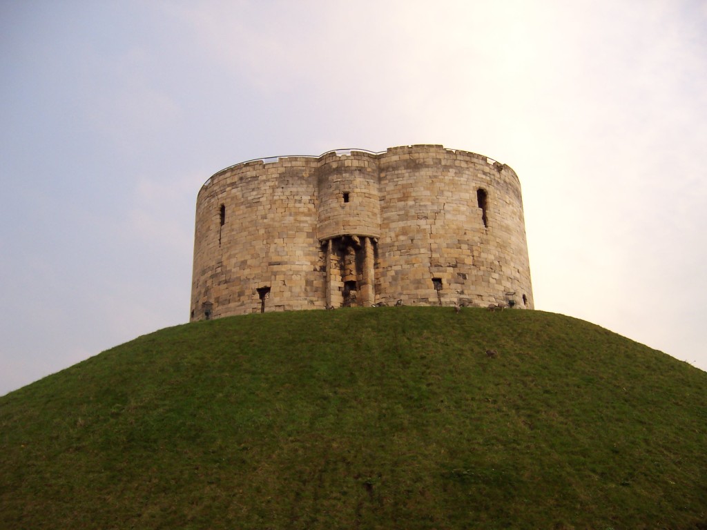 24 cliffords tower.jpg  (117.6 Kb)