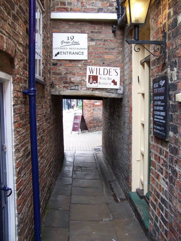 30 Shambles alleyways.jpg  (150.8 Kb)