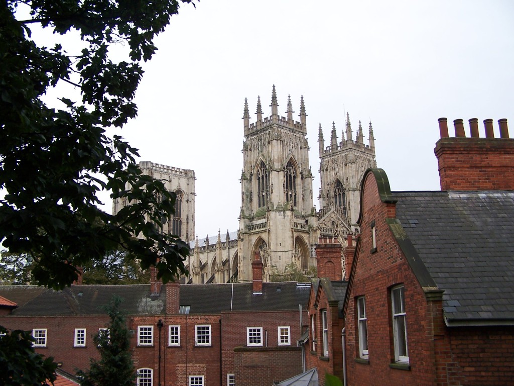 36 view of minster from wall.jpg  (203.3 Kb)