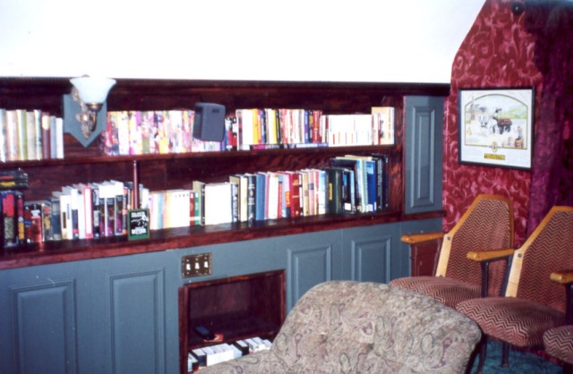 bookshelves.jpg  (63.3 Kb)